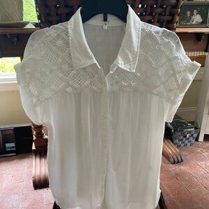 Maurices Womens Crochet Yoke Dolman Short Sleeve Button Up Shirt Size Large